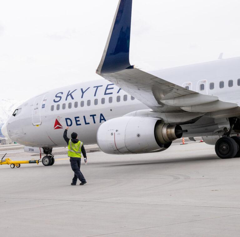 Delta Drops Two Alaska Cities and Adds Service Between Los Angeles and Anchorage