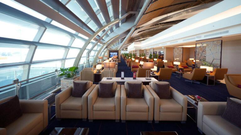 EMIRATES: New Bangkok Lounge, largest outside Dubai. Inaccessible for Qantas premium flyers