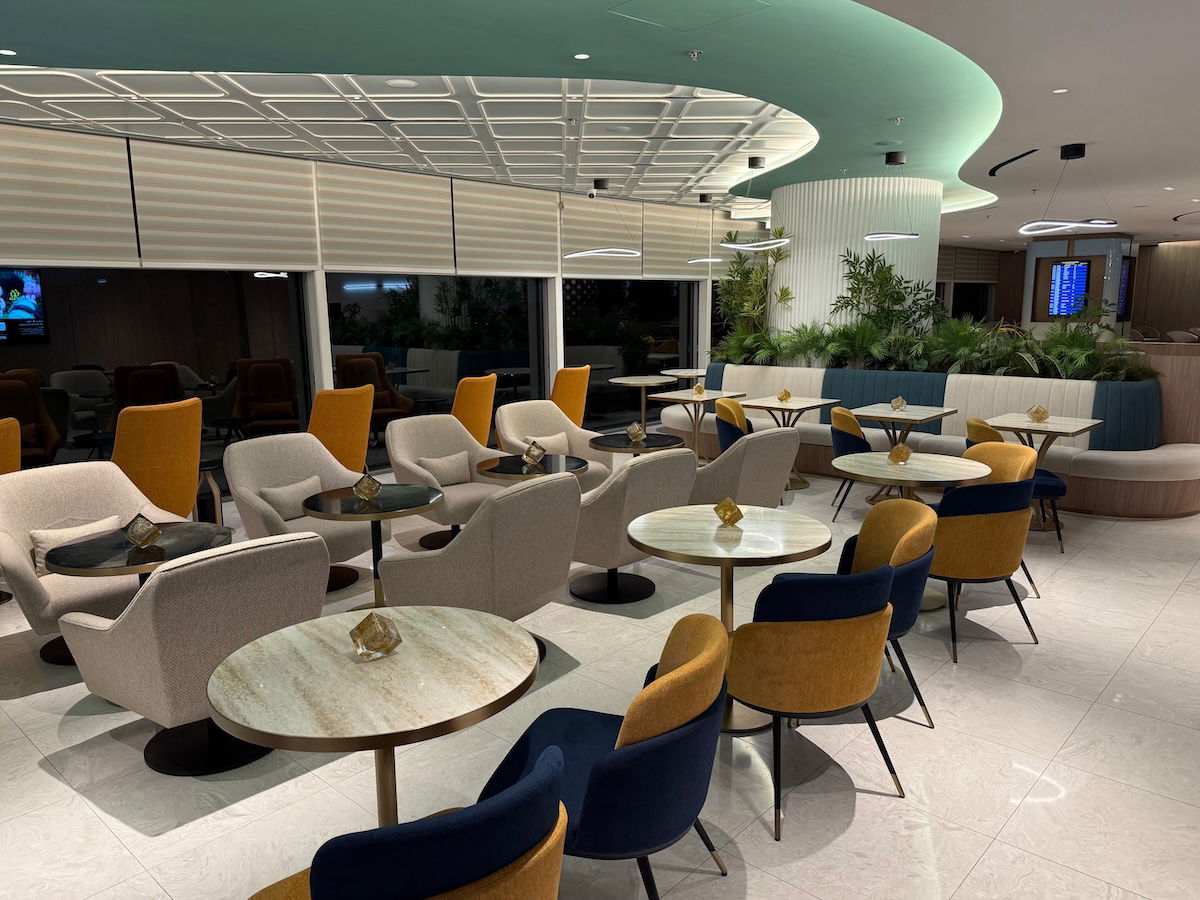 Review: Kyra Lounge Hong Kong Airport (HKG)