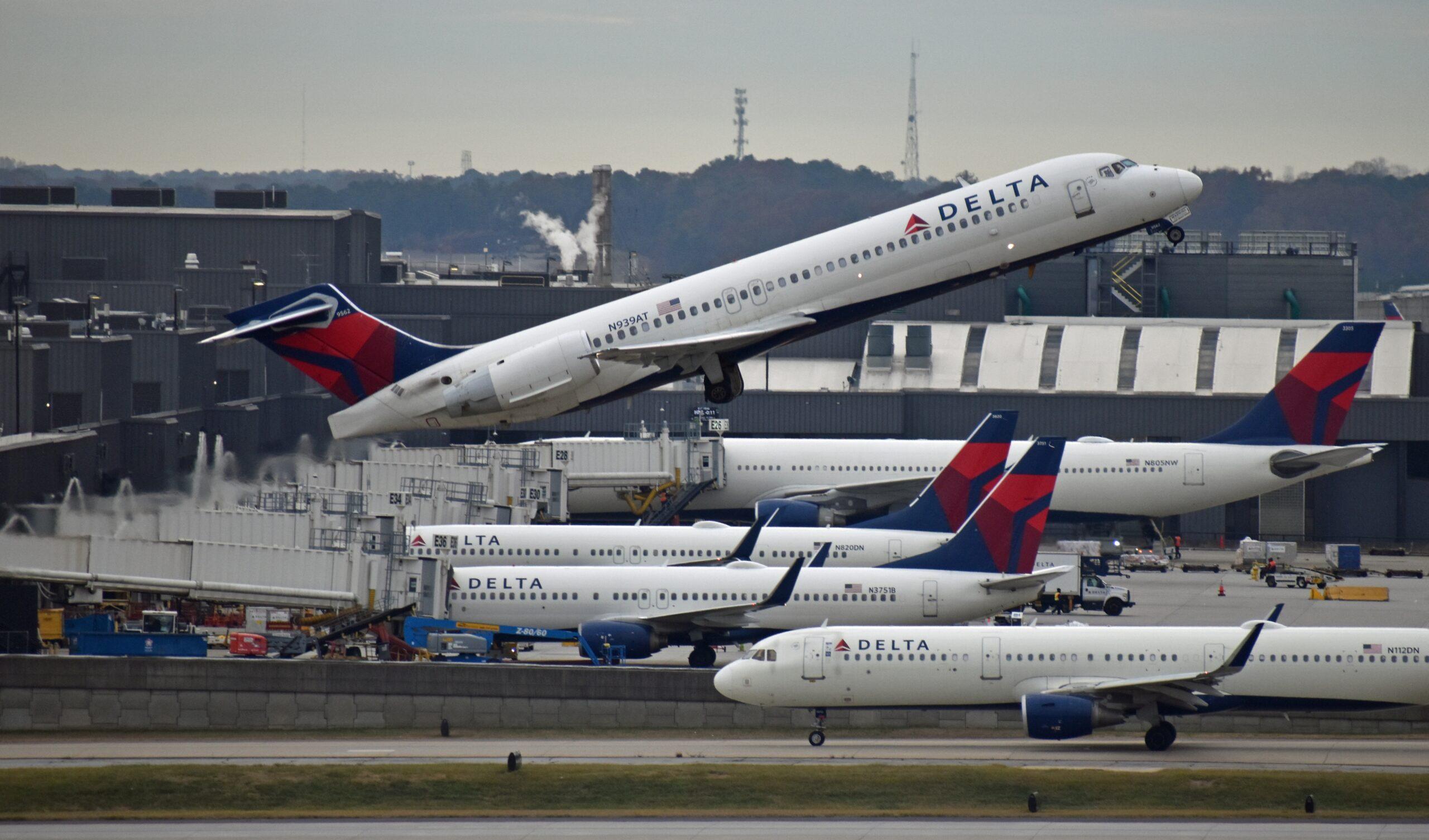 Passengers On Delta Flight From Memphis Have Travel Time Doubled As Pilots Take Massive Detour to Avoid Tornado Threat