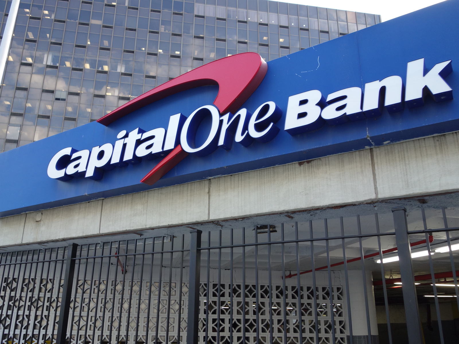 Capital One Offers $1,500 Bonus and 3.70% APY for Savings Account