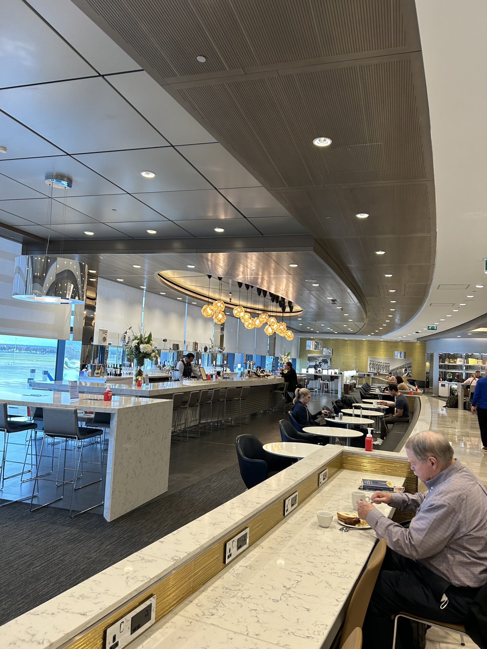 Lounge Review: United Club, Terminal 2 – London Heathrow