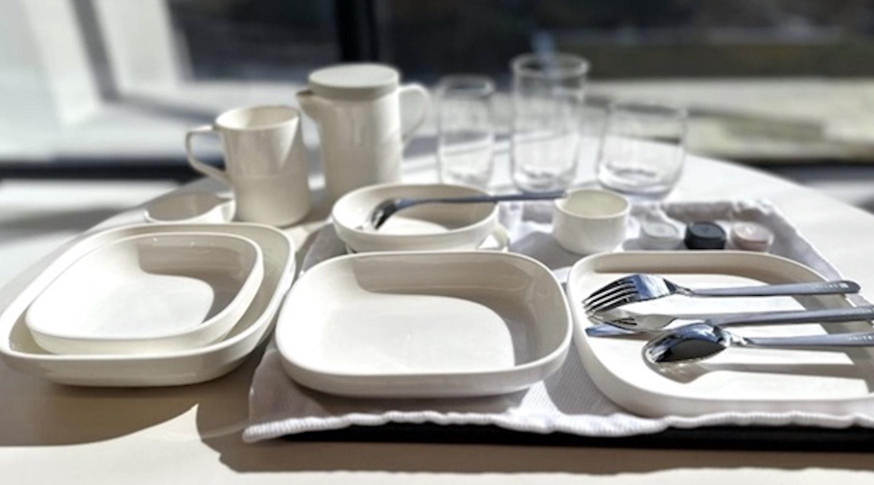 United Airlines Will Introduce New Dishware In Premium Cabins