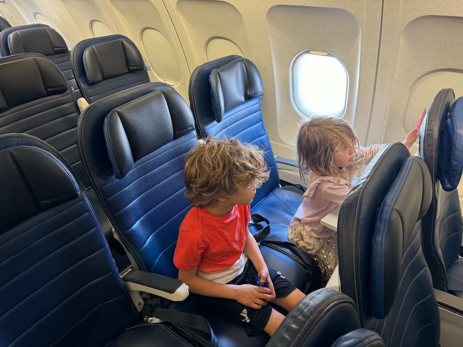 How I Keep My Kids Quiet On Flights Without Seatback Screens