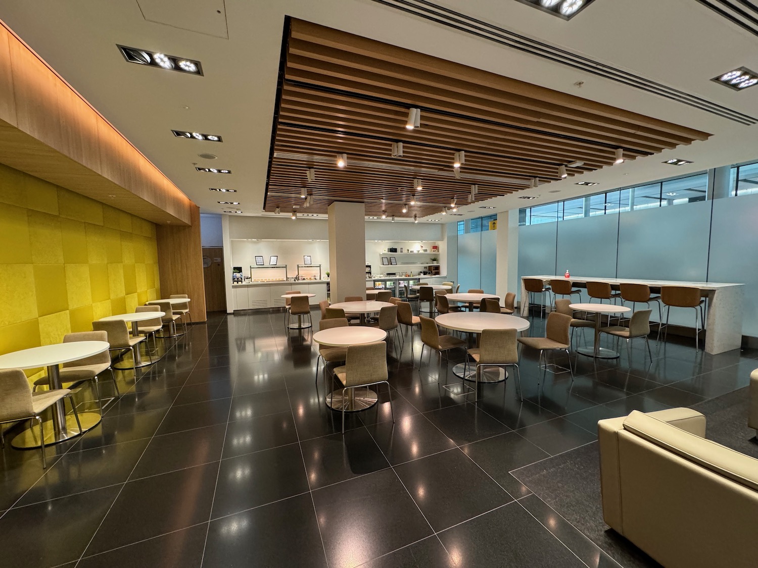 Review: United Arrivals Lounge London (LHR)