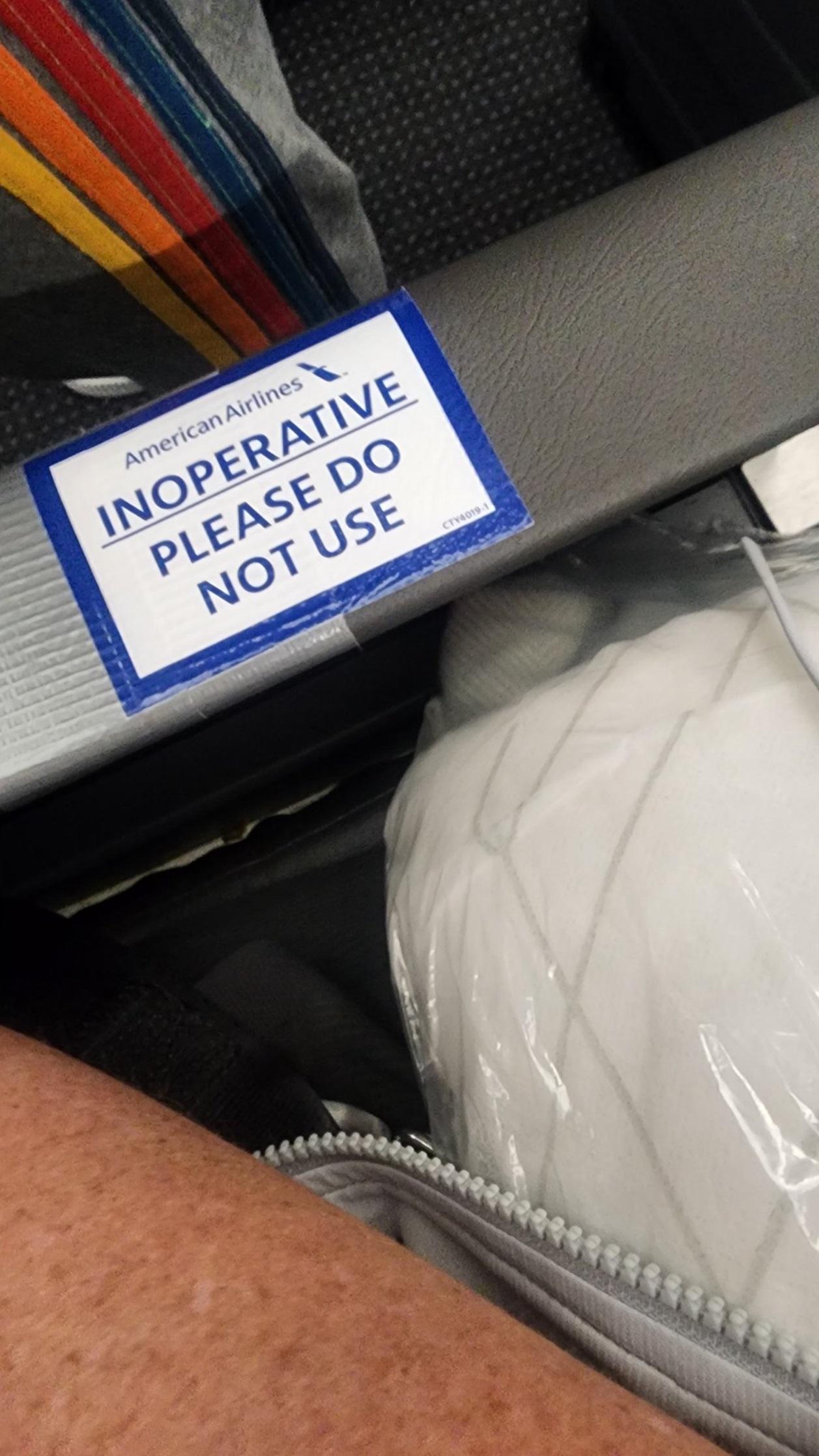 American Airlines Sold a First Class Seat With No Tray Table—And a Coach Seat Labeled ‘Broken’ [Roundup]
