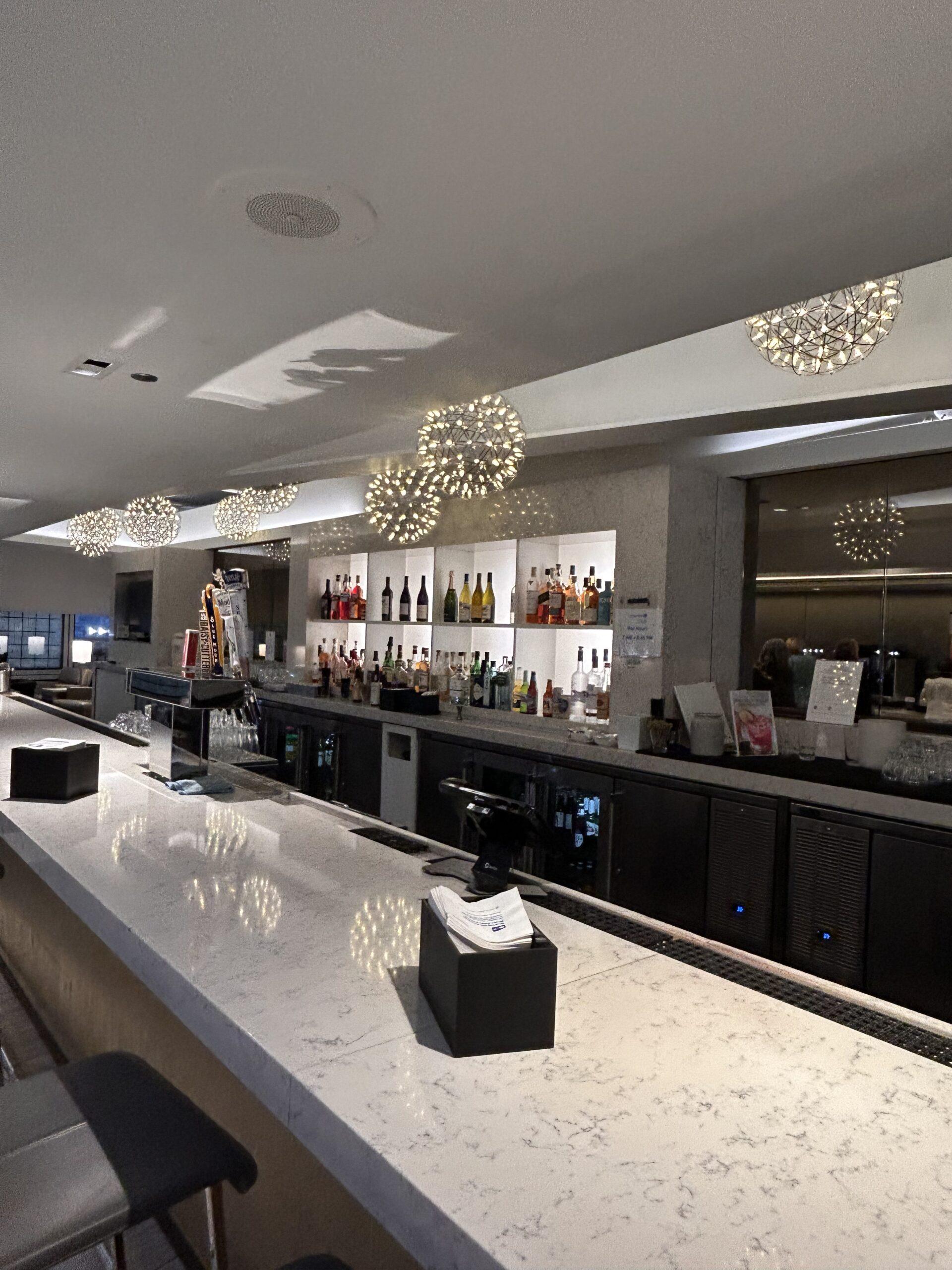 Review: United Club at Chicago O’Hare (ORD), Concourse B (B6 ...