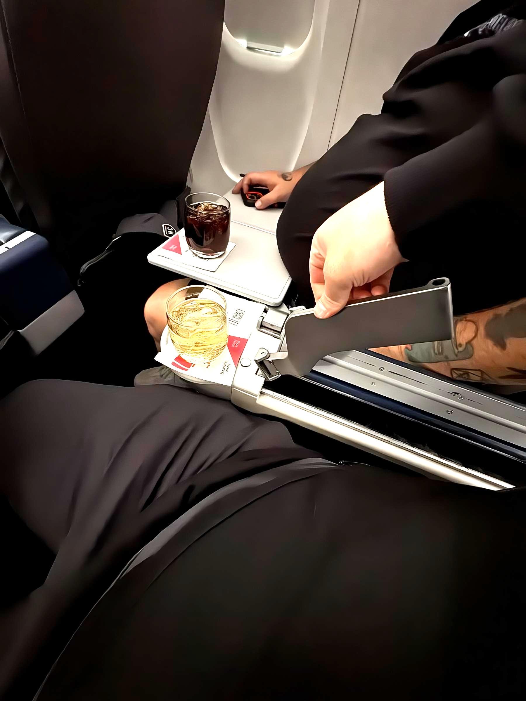 “No Tray Table in First?”: American Airlines Passenger Pays For First Class, Gets Seat With Nowhere To Eat [Roundup]
