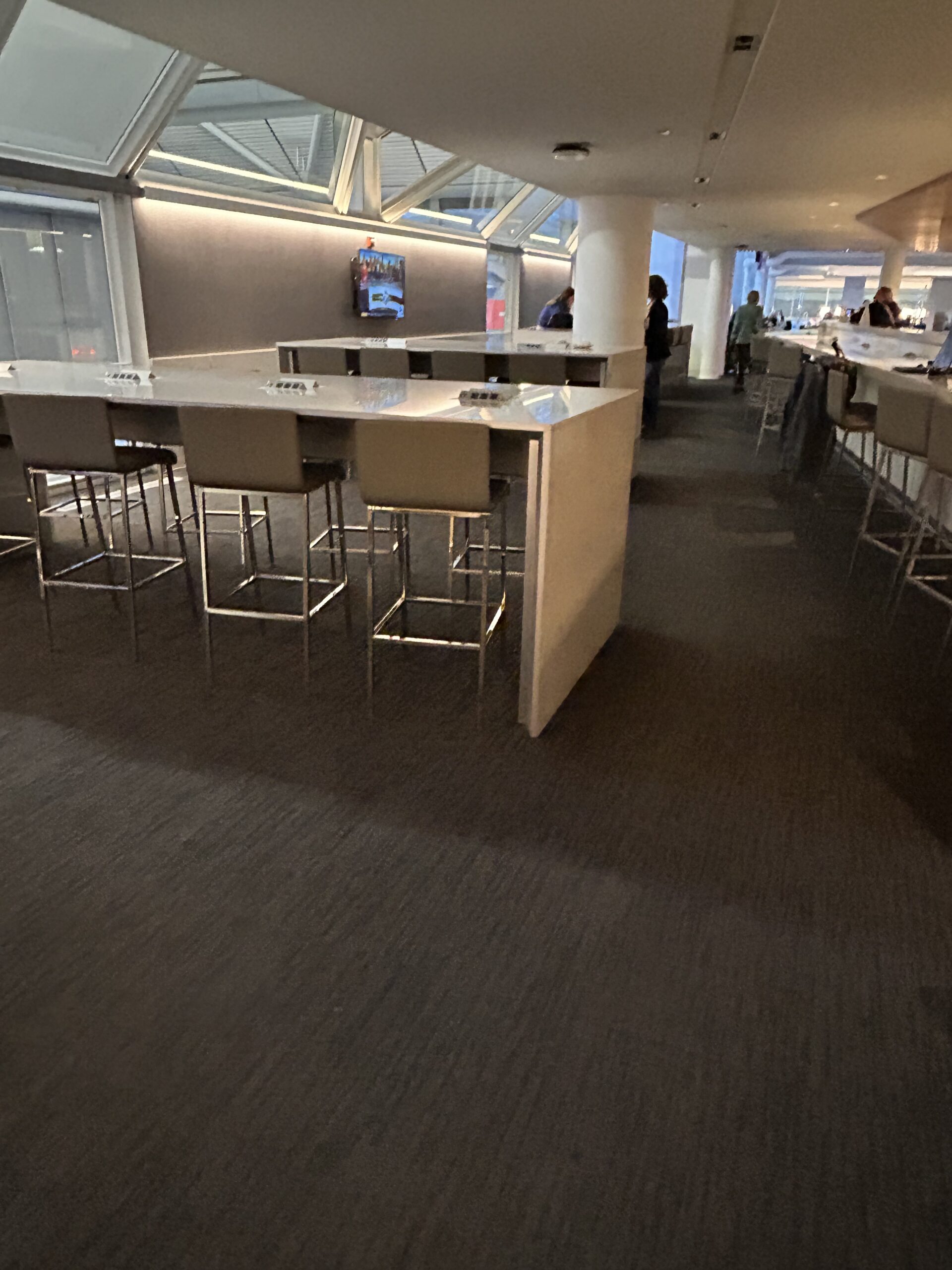 Review: United Club at Chicago O’Hare (ORD), Concourse B (B6 ...