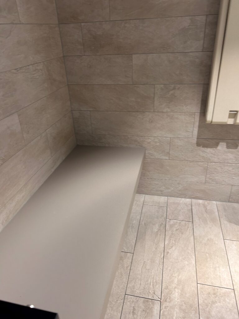 a bench in a bathroom