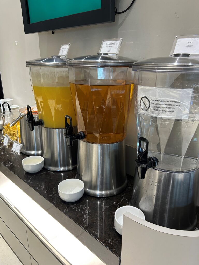 Review : Salon Odyssee, Desjardin – Plaza Premium Lounge – Montreal (YUL), Transborder Concourse
