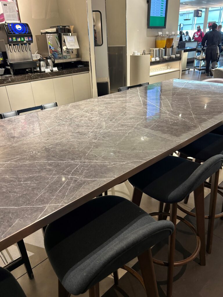 Review : Salon Odyssee, Desjardin – Plaza Premium Lounge – Montreal (YUL), Transborder Concourse
