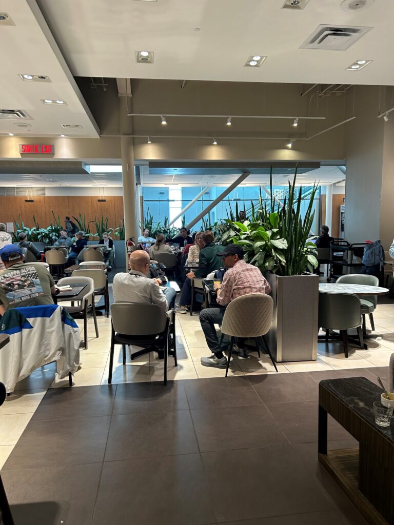 Review : Salon Odyssee, Desjardin – Plaza Premium Lounge – Montreal (YUL), Transborder Concourse