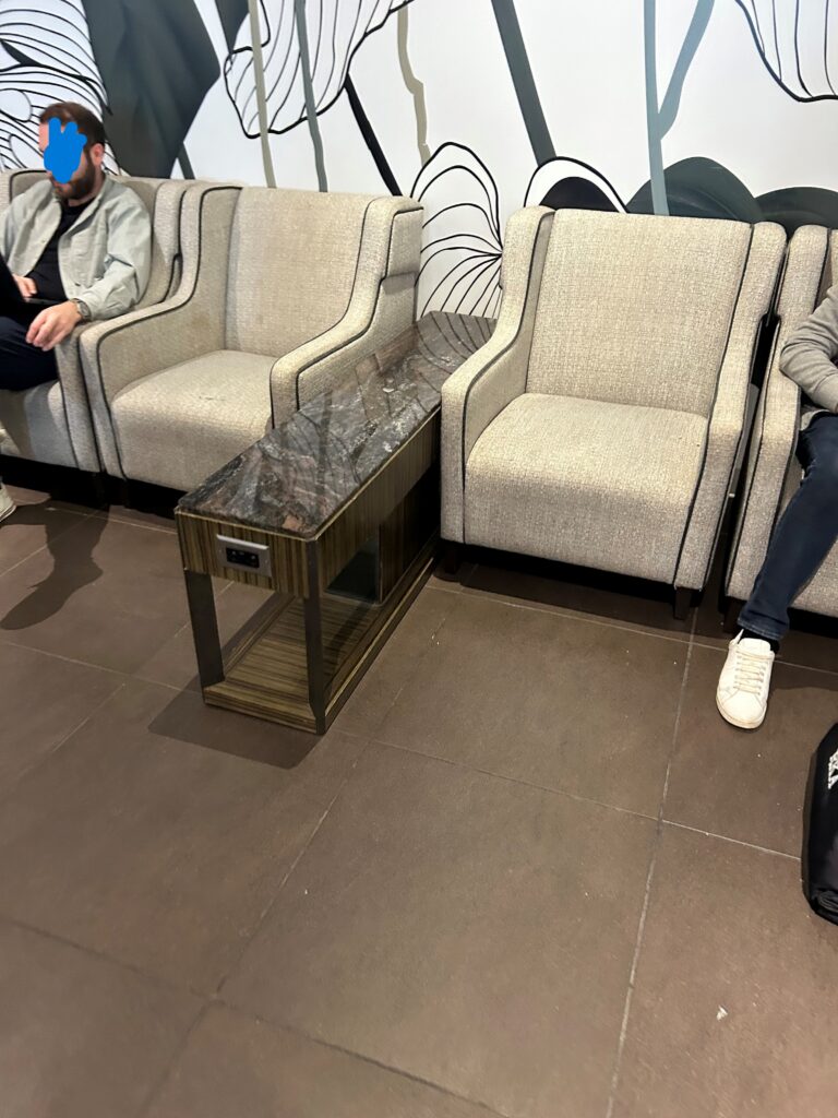 Review : Salon Odyssee, Desjardin – Plaza Premium Lounge – Montreal (YUL), Transborder Concourse