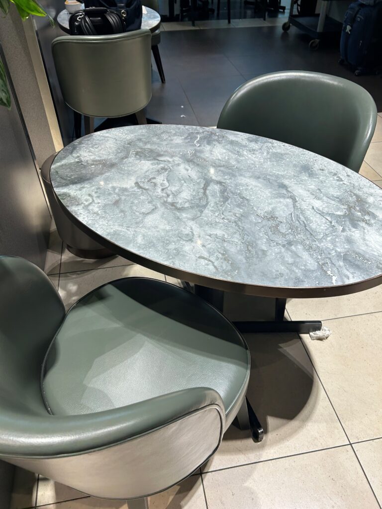Review : Salon Odyssee, Desjardin – Plaza Premium Lounge – Montreal (YUL), Transborder Concourse