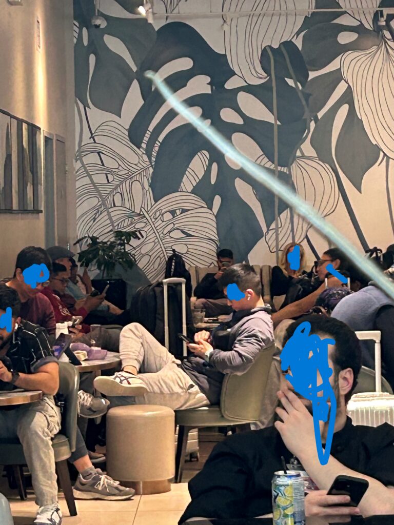 Review : Salon Odyssee, Desjardin – Plaza Premium Lounge – Montreal (YUL), Transborder Concourse