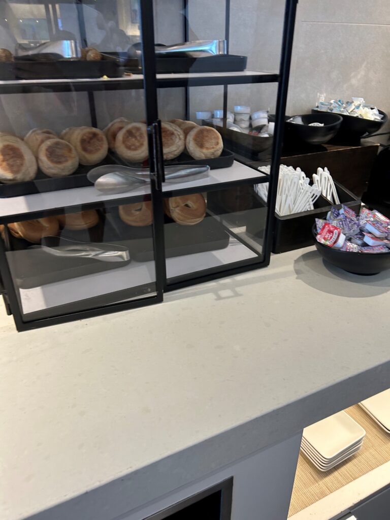 Review: American Airlines Admirals Club – Dallas-Fort Worth (DFW), Terminal D